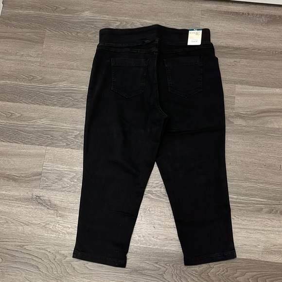 Terra & Sky Women’s skinny high rise legging capri - NWT - black - size 0x (14w) - Picture 3 of 9